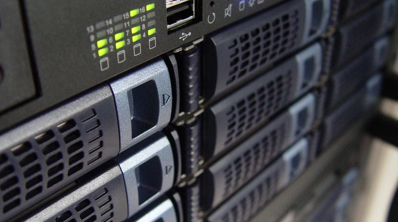 Rootless Podman vs Docker: Linux Container Security - SecOps Infrastructure Security Analysis